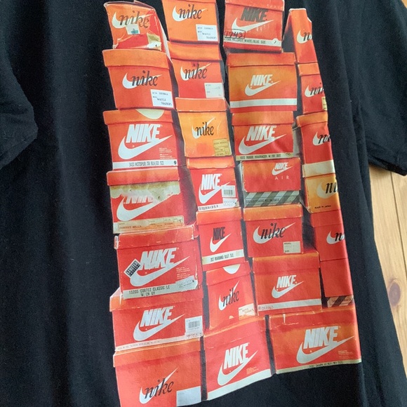 Nike T-Shirt - Picture 2 of 3